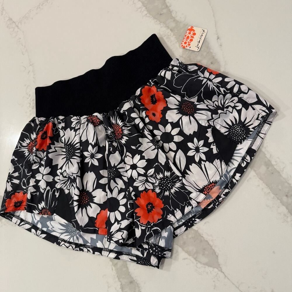 Free People Movement NWT Carpe Diem Printed HR Shorts Women’s Large Tuxedo Daisy - Picture 4 of 9